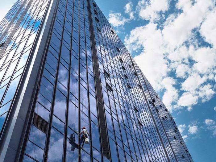 工廠、商務(wù)大樓、工業(yè)園區(qū)、私人企業(yè)、電影院、銀行、政府機(jī)關(guān)、學(xué)校、酒店娛樂場所等外墻清洗